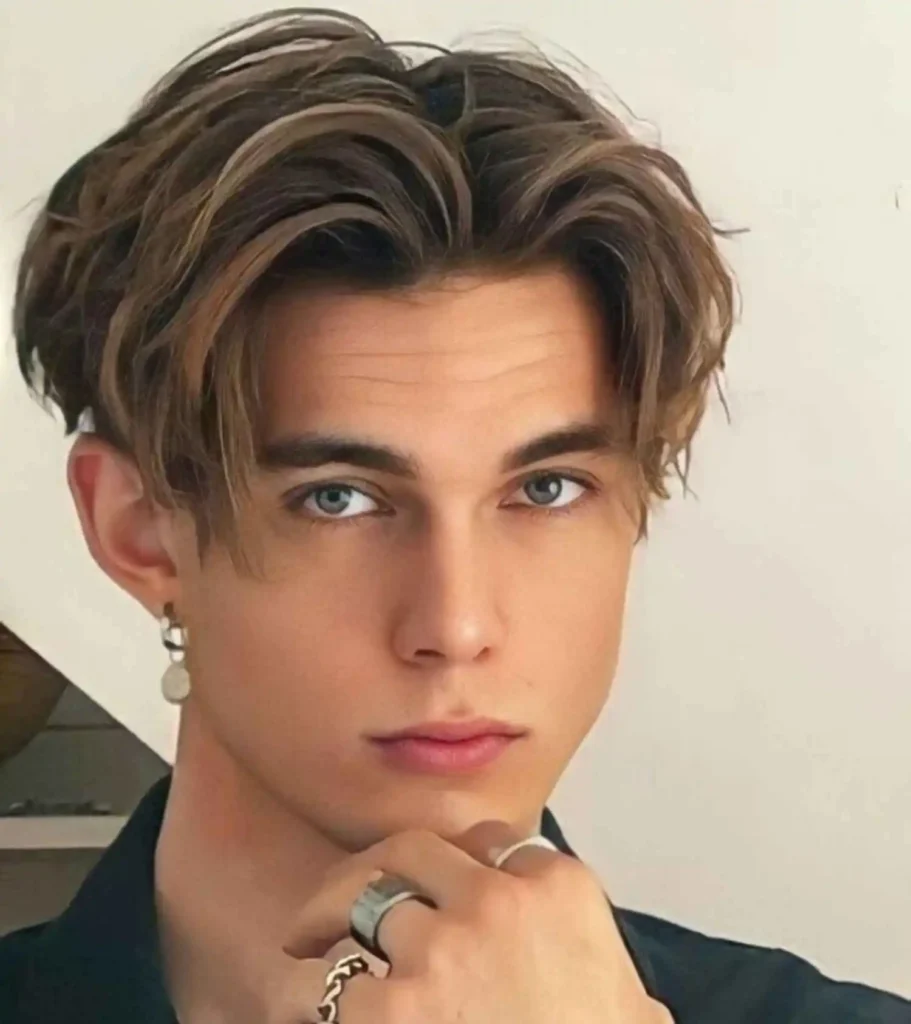 Stylish Classic Middle Part