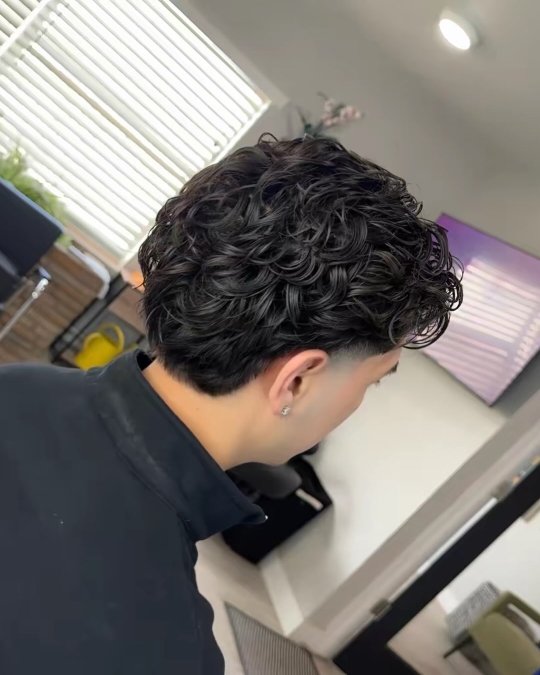 Glossy Wavy Perm Finish