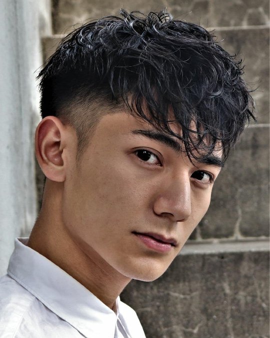 A Short Wavy Side Fringe