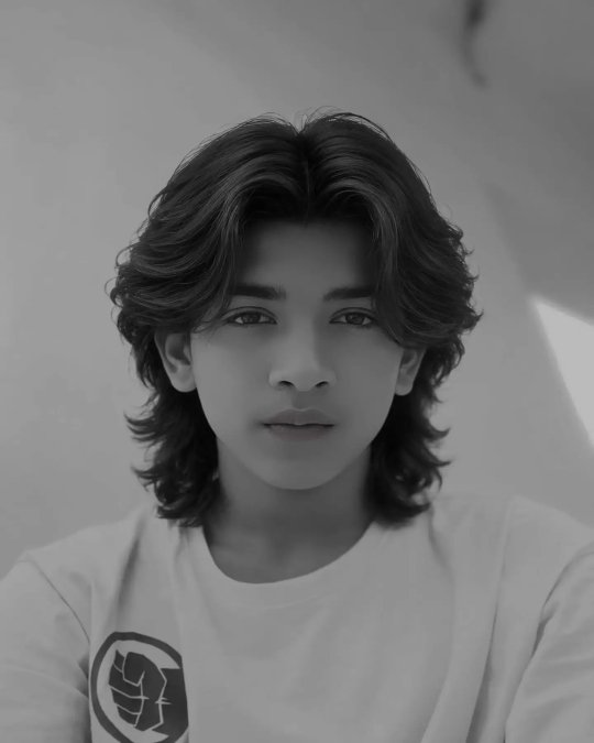 Soft Flowing Middle Part