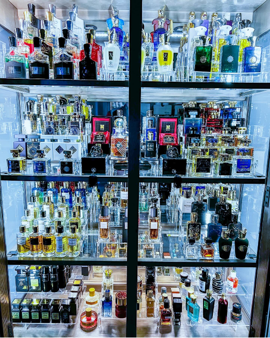 Lighted Perfume Display Cabinet